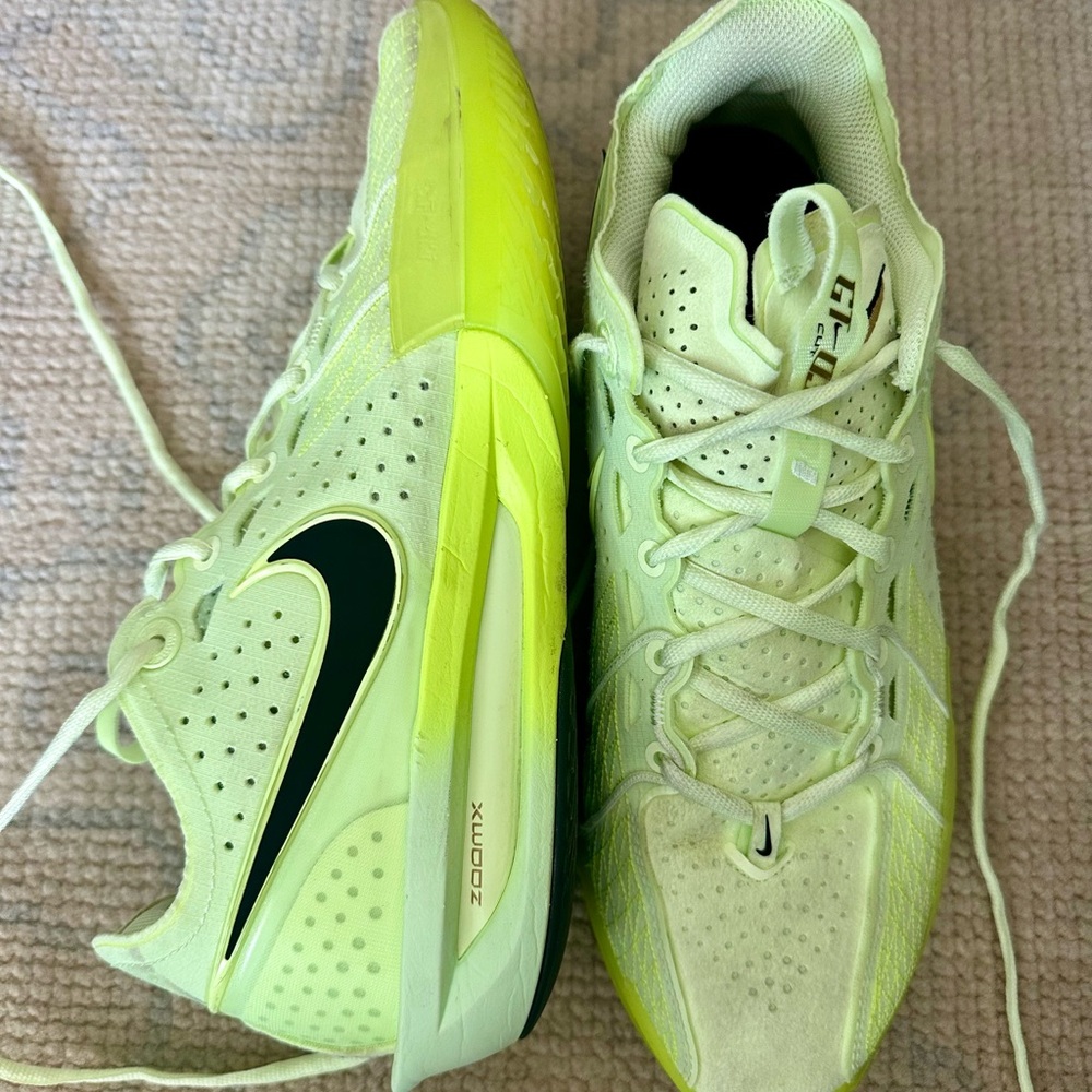 Nike Zoom GT Cut 3  Barely Bolt